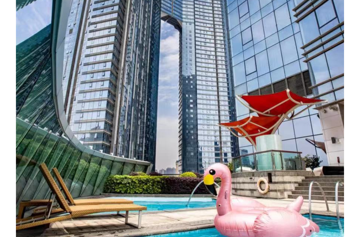 游泳健身益处多，居家办公别偷懒！