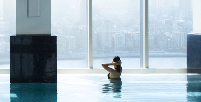 【解锁】空中泳池、顶级健身...上海这家酒店给你Surprise！